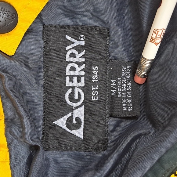 Gerry outdoors multipocket double zipper snap front lined yellow & gray med coat - Picture 7 of 7